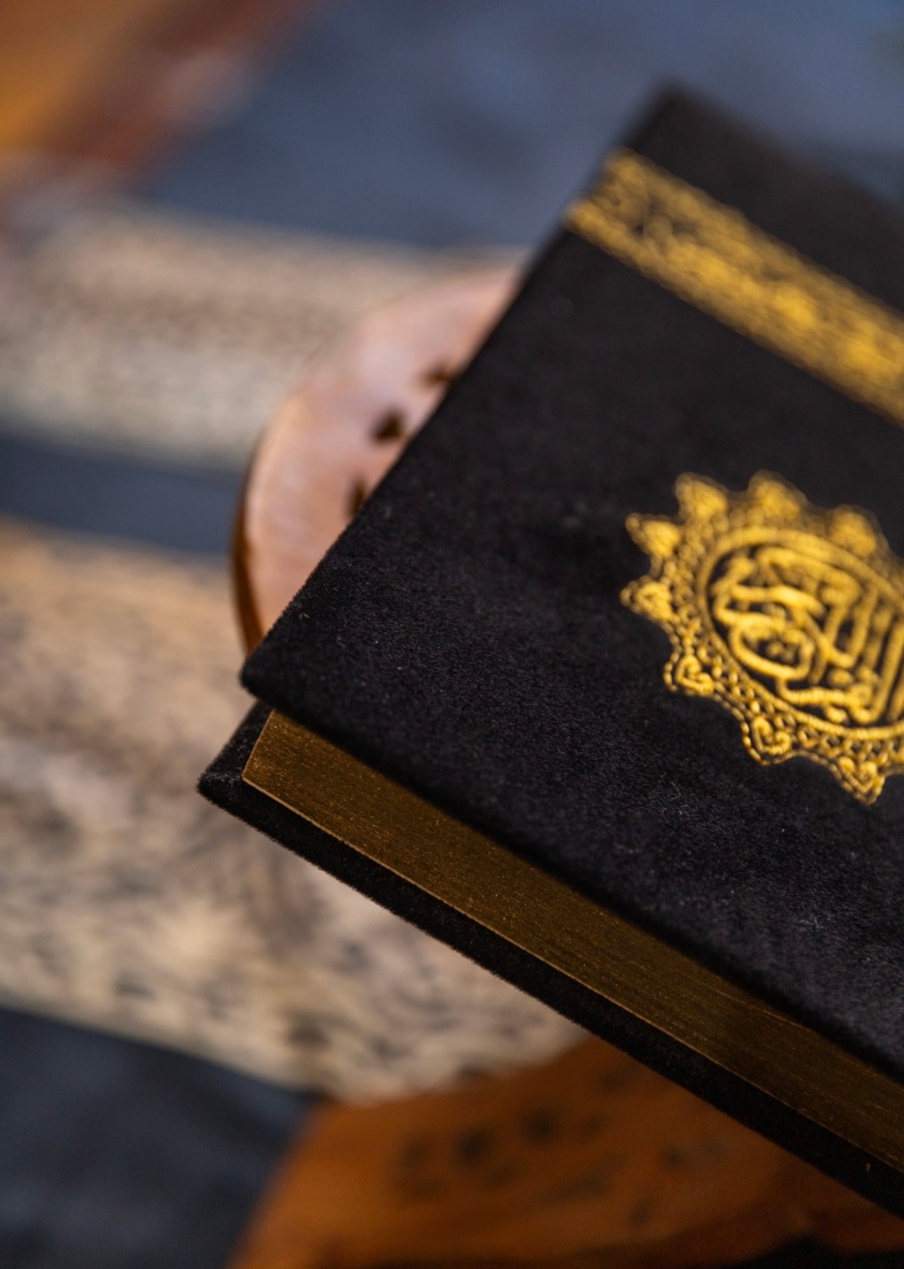 كرتون عشر مصاحف كسوة الكعبه المقاس الكبير TEN LARGE KISWA QURAAN BOOKS