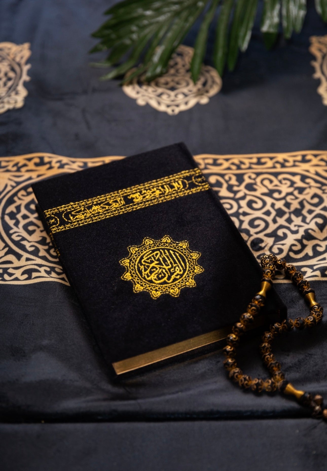 كرتون عشر مصاحف كسوة الكعبه المقاس الكبير TEN LARGE KISWA QURAAN BOOKS