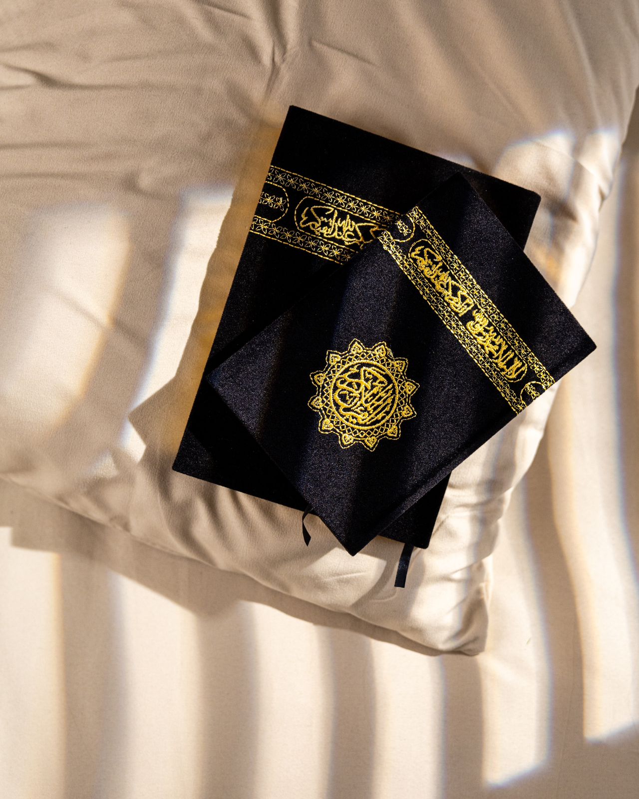 خمس مصاحف كسوة الكعبه المقاس الوسط FIVE MEDIUM KISWA QURAAN BOOKS